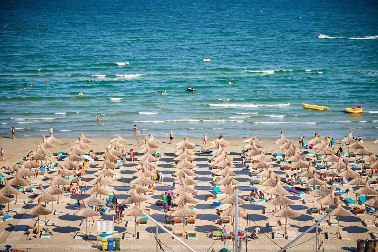 Mons Alezzi Beach N Pools Mamaia
