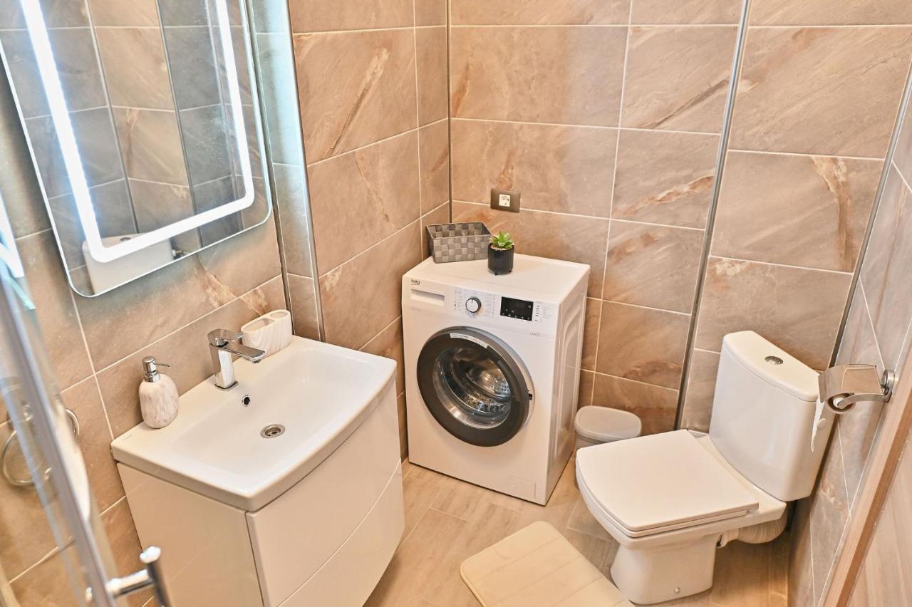 Mons Alezzi Beach N Pools Apartment Mamaia